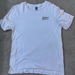 ‘Los Angeles handshake’ white tee